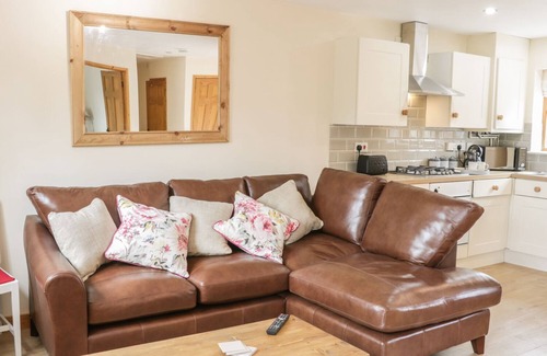 Church Stretton Cottage | OLD HALL BARN 1, pet friendly, with hot tub in Church Stretton