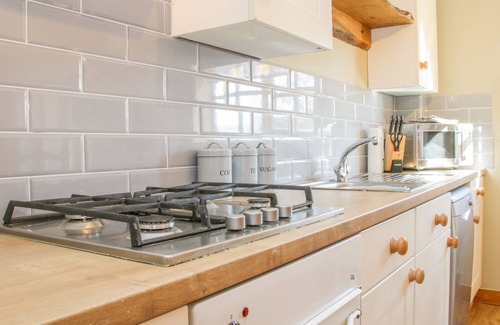 Church Stretton Cottage | OLD HALL BARN 2, pet friendly, with hot tub in Church Stretton