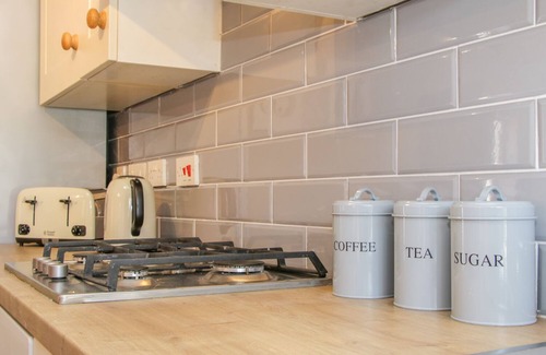 Church Stretton Cottage | OLD HALL BARN 2, pet friendly, with hot tub in Church Stretton