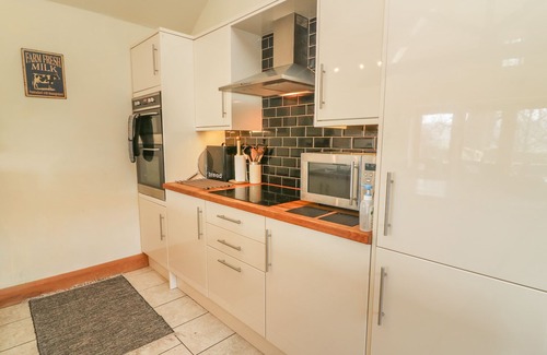Leyburn Cottage | OLD HALL BYRE, pet friendly, with open fire in Carlton-In-Coverdale