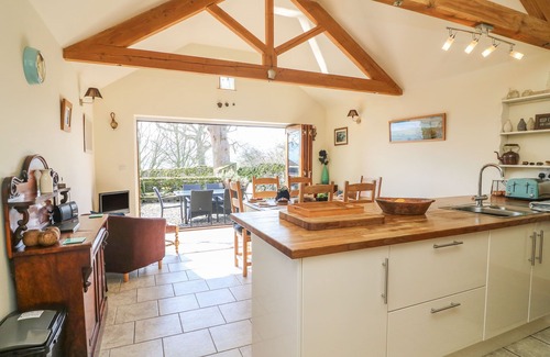 Leyburn Cottage | OLD HALL BYRE, pet friendly, with open fire in Carlton-In-Coverdale