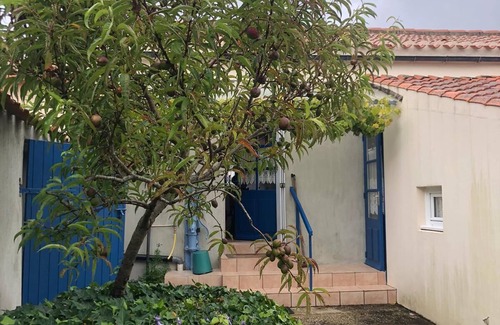 Sallertaine House | old house in the heart of sallertaine, garden, shopping on foot
