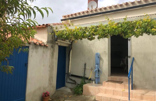 Sallertaine House | old house in the heart of sallertaine, garden, shopping on foot