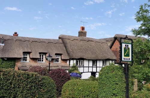Whipsnade Hotel | Old Hunters Lodge Whipsnade Limited