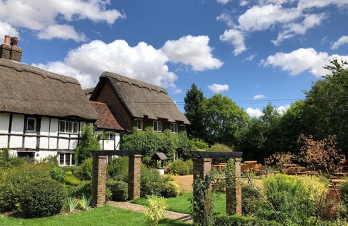 Whipsnade Hotel | Old Hunters Lodge Whipsnade Limited