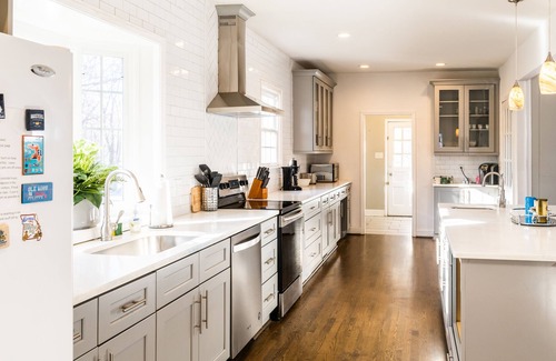 Old Irving Park House | Old Irving Park 7BR with Hot Tub
