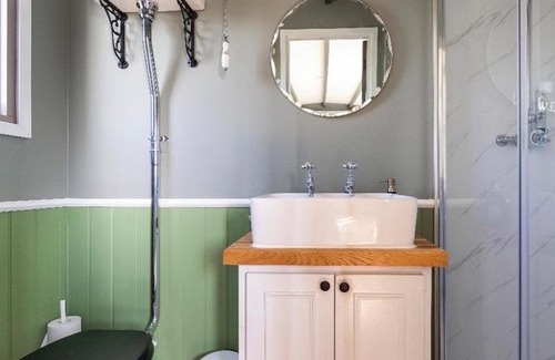 Melton Constable Apartment | Old King William Shepherd Huts and Private Hot Tubs in North Norfolk