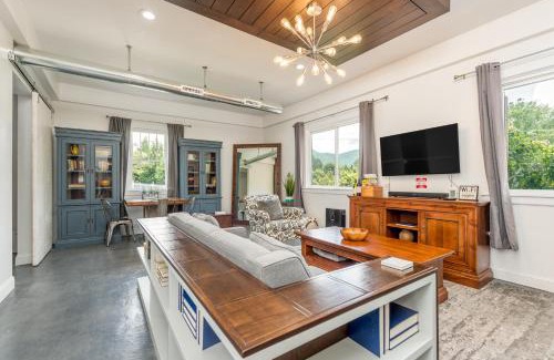 Swannanoa House | Old Lytle Cove Rd - Upper & Lower