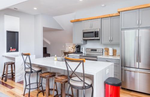 Swannanoa Apartment | Old Lytle Cove Rd - Upper Unit