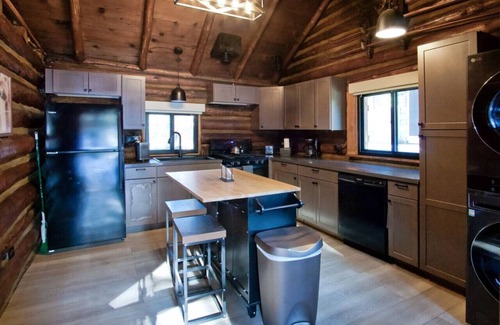 Sunny Slopes Cabin | Old Mammoth Revived Historic Escape | Ski | Trails