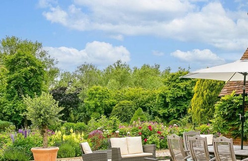 Ickford House | Old Manor House, an idyllic country house