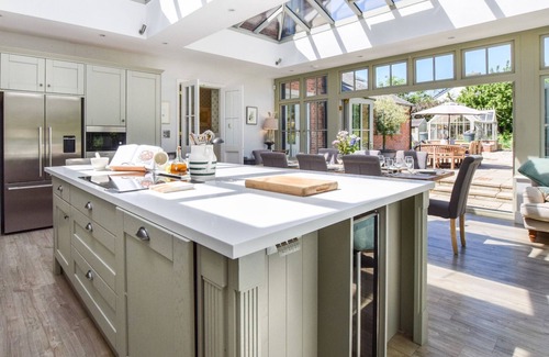 Chipping Norton House | Old Manse - sleeps 10 guests in 5 bedrooms