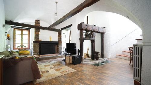Castel Vittorio House | Old Mill