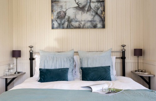 Hassocks Cabin | Old Mill Lodge: Quiet I Retreat I Parking