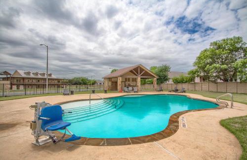 Gruene Apartment | Old Mills Resort OM A6A8