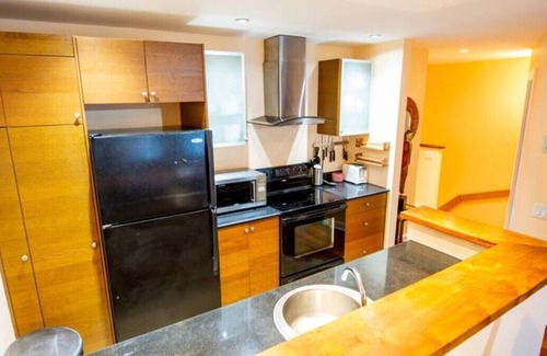 Ville-Marie Apartment | Old Montreal Luxury Quiet Apartment
