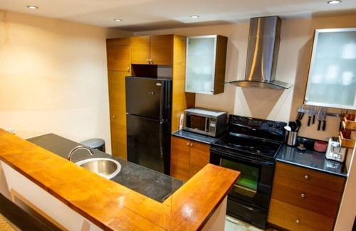 Ville-Marie Apartment | Old Montreal Luxury Quiet Apartment