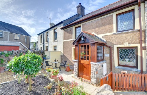 Newton House | Old Newton Cottage - Two Bedroom House, Sleeps 3