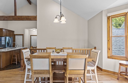 Camdenton House | Old No. 7 - Golf Course Home on the 7th Hole at Old Kinderhook!