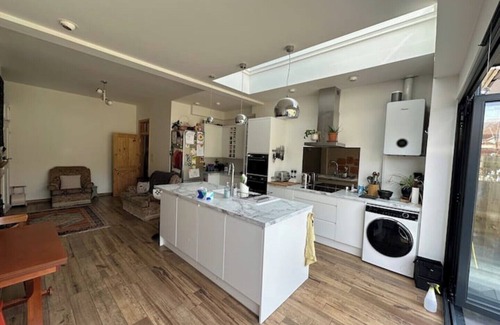College Park and Old Oak Cottage | Old Oak City Cottage