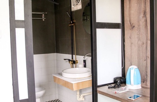 Truc Bach Apartment | Old quarter -Balcony alot of Sunshine & Cozy House