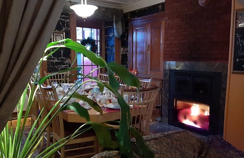 Saint-Jean-Baptiste Bed & Breakfast | Old Quebec, 2 nice rooms, living and private bath
