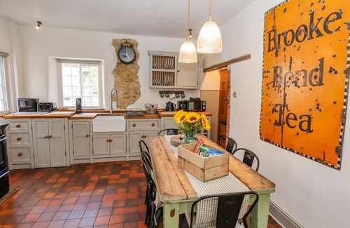 Washingborough Cottage | OLD RECTORY COTTAGE, pet friendly, with open fire in Washingborough