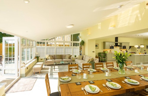 Newtown House | OLD RECTORY HOUSE, family friendly, luxury holiday cottage in Caersws