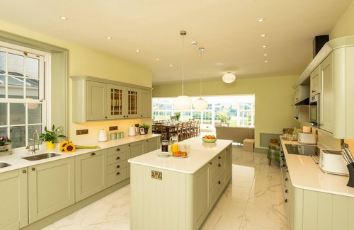 Newtown House | OLD RECTORY HOUSE, family friendly, luxury holiday cottage in Caersws