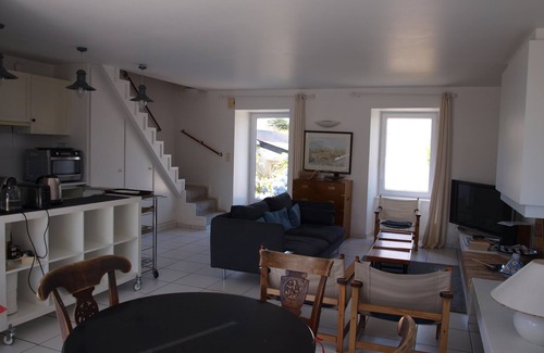 Larmor-Baden House | Old restored house, bright, sea view, sleeps 4.