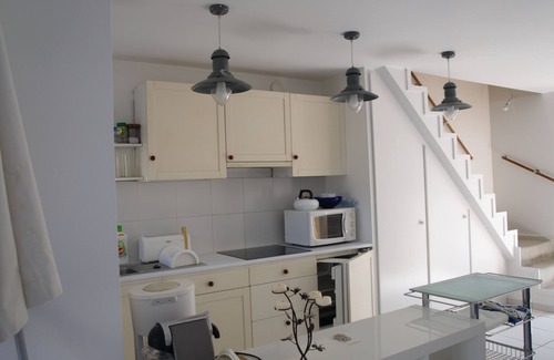 Larmor-Baden House | Old restored house, bright, sea view, sleeps 4.