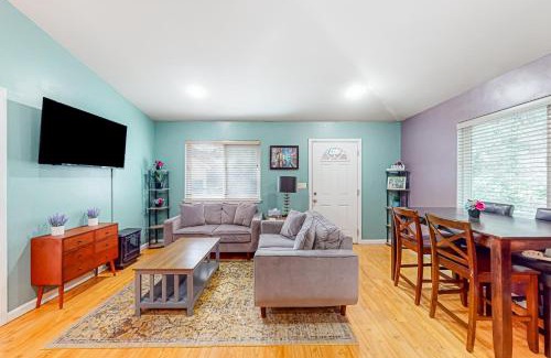 Guerneville House | Old River Hideaway