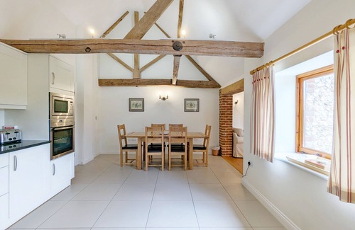 East Lavant Cottage | Old Root House, Lavant - a barn conversion that sleeps 6 guests in 3 bedrooms