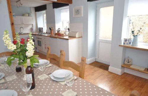 Westward Ho Cottage | Old Saltys Cottage in Westward Ho with stunning sea views