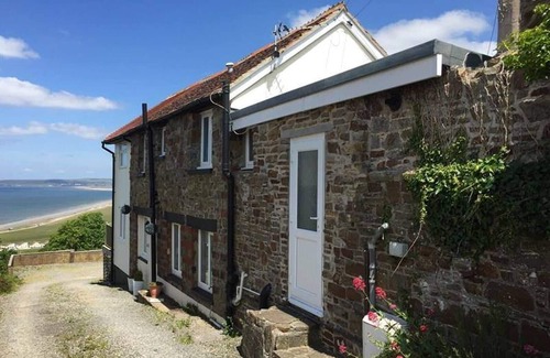 Westward Ho Cottage | Old Saltys Cottage in Westward Ho with stunning sea views