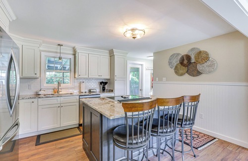 Old Saybrook Center House | Old Saybrook Home w/Screened Porch & Ocean View!