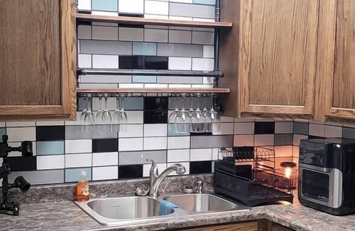 Beckley Apartment | Old school flair with modern industrial vibe