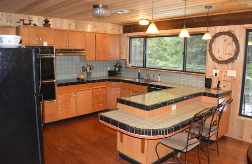 Glencoe Cabin | Old School Fun At Lake Mont Pines Creekside Cabin