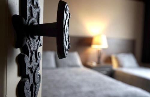 Fortuna Hotel | Old School Motel RV