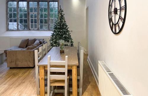 Puddletown House | Old School Retreat