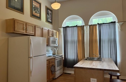 Onondaga House | Old School Vibe Private Apartment
