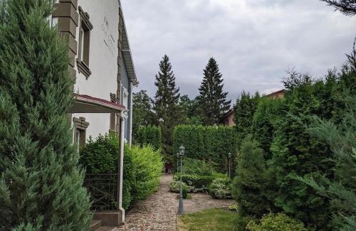 Lesniki House | Old School Villa