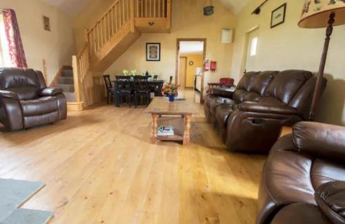 Emly House | Old Scragg Farm Cottage in the Irish Countryside