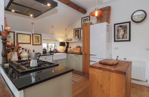 Huntley Cottage | OLD STABLES, family friendly, character holiday cottage in Huntley