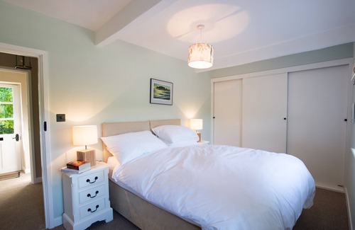 Mudford House | Old Stone Gardeners Cottage in Somerset with peaceful secluded garden
