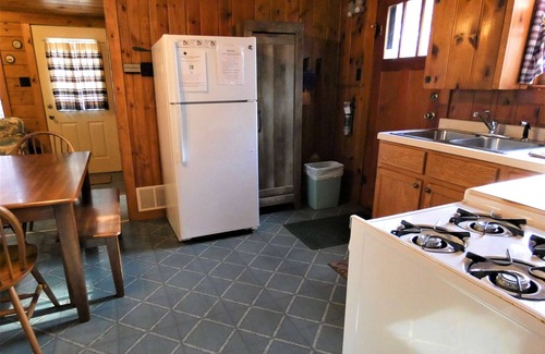 Arbor Vitae House | Old Stoney's Musky - Pet Friendly