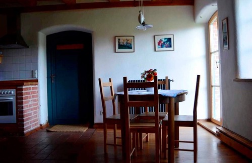 Lelkendorf Apartment | OLD STOREY vacation rental - Ferienwohnung Alter Speicher