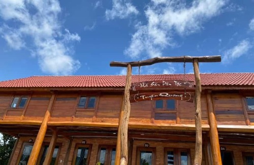 Quan Tom House | Old Straw House - Nation
