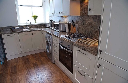 Anstruther Apartment | Old Surgery, tastefully decorated, spotless and comfortable
