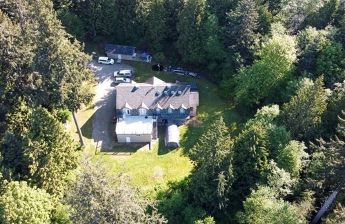 Roberts Creek House | Old timely private property 3 bedrooms with huge private lot